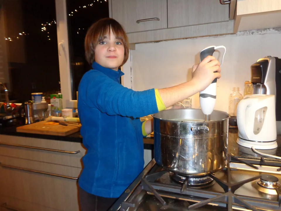 Silje Deprez aan het koken
